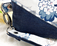 Load image into Gallery viewer, Grace Floral Wristlet Pouch