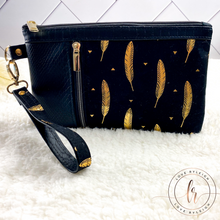 Load image into Gallery viewer, Amari Print Zippy Clutch
