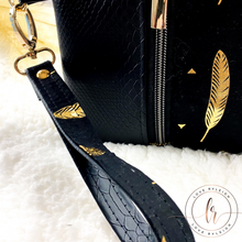 Load image into Gallery viewer, Amari Print Zippy Clutch
