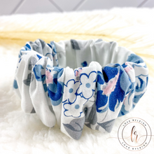 Load image into Gallery viewer, Blue &amp; Grey Floral Scrunchie
